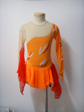 Lade das Bild in den Galerie-Viewer, Lachs Orange Kürkleid Eiskunstlaufklei Rollkunstlaufen Tanzkleid Tanzmariechen