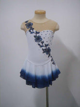 Lade das Bild in den Galerie-Viewer, Weiß Eiskunstlaufkleid Rollkunstlaufen  Kürkleid Tanzkleid Tanzmariechen