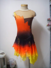 Lade das Bild in den Galerie-Viewer, Lachs Orange Kürkleid Eiskunstlaufklei Rollkunstlaufen Tanzkleid Tanzmariechen