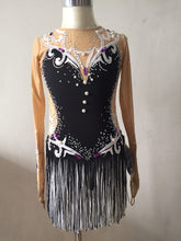 Lade das Bild in den Galerie-Viewer, Schwarz Kürkleid Eiskunstlaufklei Rollkunstlaufen Tanzkleid Tanzmariechen