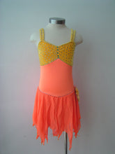 Lade das Bild in den Galerie-Viewer, Lachs Orange Kürkleid Eiskunstlaufklei Rollkunstlaufen Tanzkleid Tanzmariechen