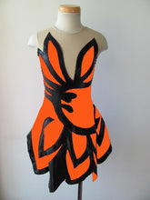 Lade das Bild in den Galerie-Viewer, Lachs Orange Kürkleid Eiskunstlaufklei Rollkunstlaufen Tanzkleid Tanzmariechen