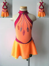 Lade das Bild in den Galerie-Viewer, Lachs Orange Kürkleid Eiskunstlaufklei Rollkunstlaufen Tanzkleid Tanzmariechen