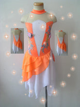 Lade das Bild in den Galerie-Viewer, Lachs Orange Kürkleid Eiskunstlaufklei Rollkunstlaufen Tanzkleid Tanzmariechen