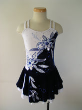 Lade das Bild in den Galerie-Viewer, Schwarz Kürkleid Eiskunstlaufklei Rollkunstlaufen Tanzkleid Tanzmariechen