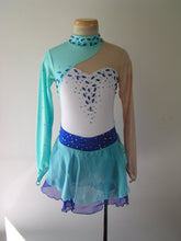 Lade das Bild in den Galerie-Viewer, Türkis Weiß Eiskunstlaufkleid Kürkleid Rollkunstlaufen Tanzkleid Tanzmariechen