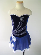 Lade das Bild in den Galerie-Viewer, Dl. Blau Eiskunstlaufkleid Rollkunstlaufen  Kürkleid Tanzkleid Tanzmariechen