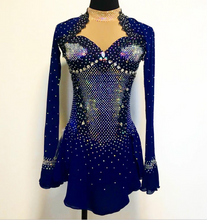 Lade das Bild in den Galerie-Viewer, Schwarz Rollkunstlaufen Tanzkleid Kürkleid Eiskunstlaufkleid Tanzmariechen