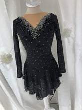 Lade das Bild in den Galerie-Viewer, Schwarz Kürkleid Eiskunstlaufklei Rollkunstlaufen Tanzkleid Tanzmariechen