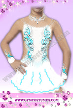 Lade das Bild in den Galerie-Viewer, Weiß Eiskunstlaufkleid Rollkunstlaufen  Kürkleid Tanzkleid Tanzmariechen