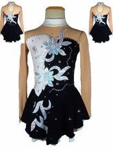 Lade das Bild in den Galerie-Viewer, Weiß Eiskunstlaufkleid Rollkunstlaufen  Kürkleid Tanzkleid Tanzmariechen