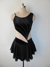 Lade das Bild in den Galerie-Viewer, Schwarz Kürkleid Eiskunstlaufklei Rollkunstlaufen Tanzkleid Tanzmariechen