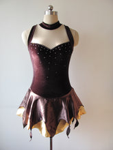 Lade das Bild in den Galerie-Viewer, Schwarz Kürkleid Eiskunstlaufklei Rollkunstlaufen Tanzkleid Tanzmariechen
