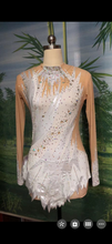 Lade das Bild in den Galerie-Viewer, Kürkleid Eiskunstlaufklei Rollkunstlaufen Tanzkleid Tanzmariechen