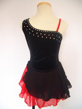 Lade das Bild in den Galerie-Viewer, Schwarz Kürkleid Eiskunstlaufklei Rollkunstlaufen Tanzkleid Tanzmariechen