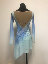 Lade das Bild in den Galerie-Viewer, Eiskunstlaufkleid Kürkleid Rollkunstlaufen Tanzkleid Tanzmariechen