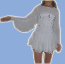 Lade das Bild in den Galerie-Viewer, Weiß Eiskunstlaufkleid Rollkunstlaufen  Kürkleid Tanzkleid Tanzmariechen
